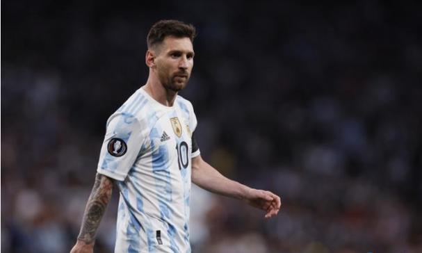 副部级李显刚被判无期，曾要求私营企业主将办公场所改成会所，被留置前一晚仍在会所大吃大喝；被通报大搞钱色交易、违规打探巡视信息